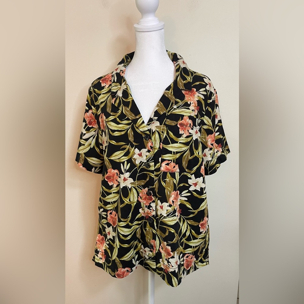 Kensie Jeans Women’s Linen Blend Collared Short Sleeve Shirt Top Sz Large. NWT